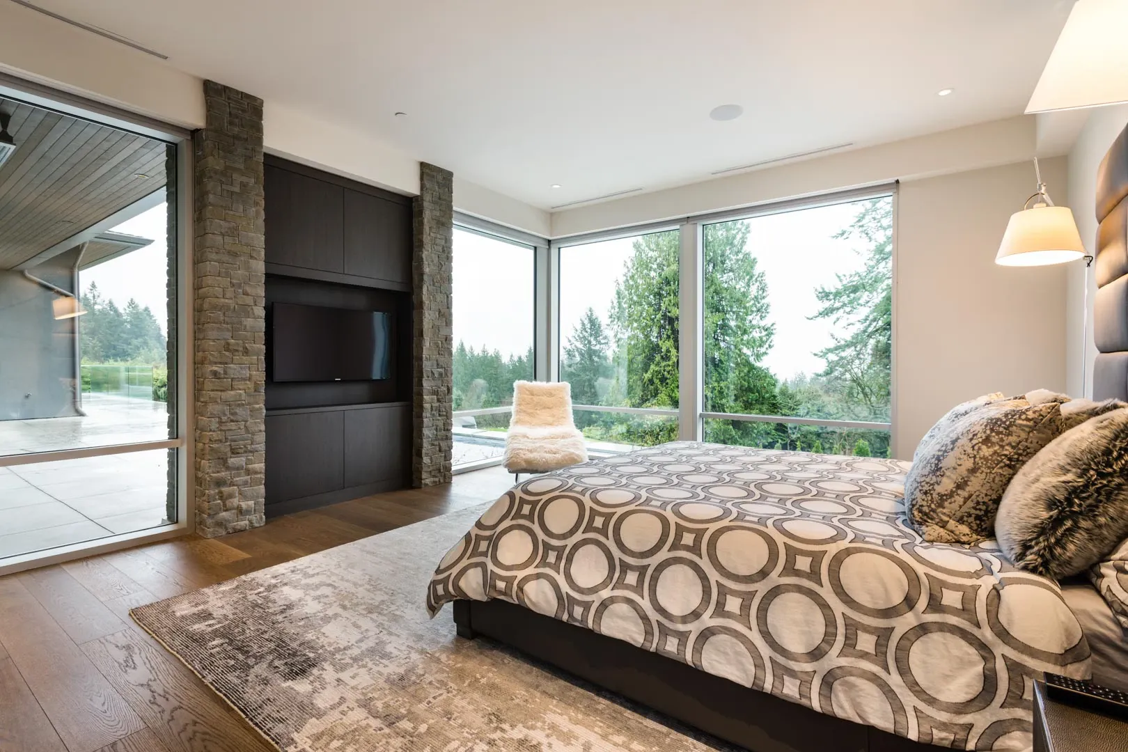 Capilano-Modern-Contemporary-011.webp